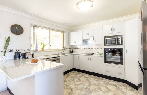 Fingal Bay House | 124 Rocky Point Rd - pet friendly, air con, Wi-Fi, high chair and Cot