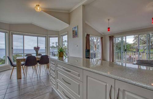 Binalong Bay House | 14 m² House ∙ 3 bedrooms ∙ 7 guests