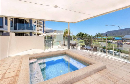 Cairns Central Business District House | 144 m² House ∙ 3 bedrooms ∙ 7 guests