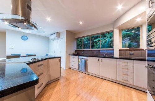 Cannonvale Apartment | 150 m² Apartment ∙ 2 bedrooms ∙ 4 guests