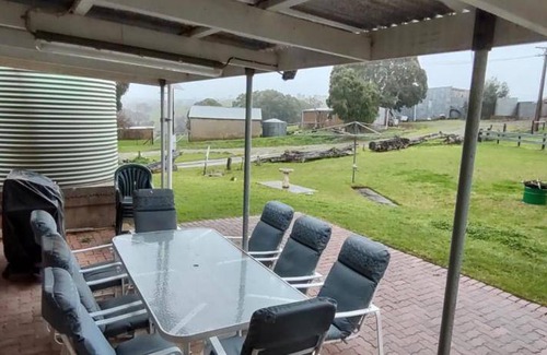 Currency Creek House | 150 m² Farmhouse ∙ 4 bedrooms ∙ 10 guests