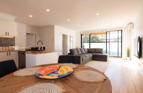 Parkdale House | 150 m² House ∙ 1 bedroom ∙ 4 guests