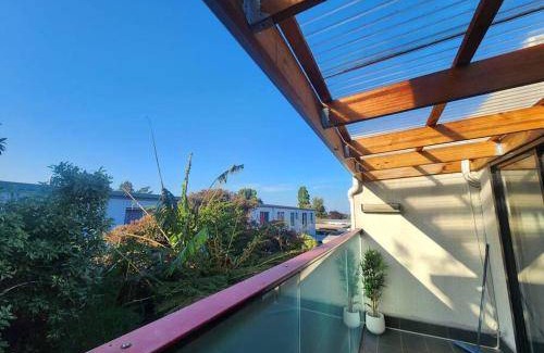 Parkdale House | 150 m² House ∙ 1 bedroom ∙ 4 guests