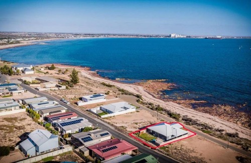 North Beach House | 150 m² House ∙ 4 bedrooms ∙ 9 guests