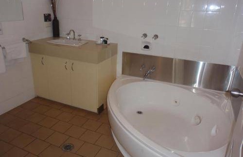 Mulwala Hotel | 1600 m² Motel ∙ 5 guests