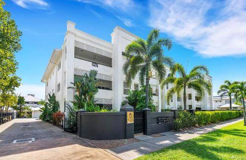 Cairns North Apartment | 161 m² Apartment ∙ 3 bedrooms ∙ 6 guests