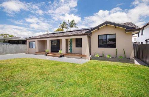 Caves Beach Villa | 167 m² Villa ∙ 4 bedrooms ∙ 8 guests
