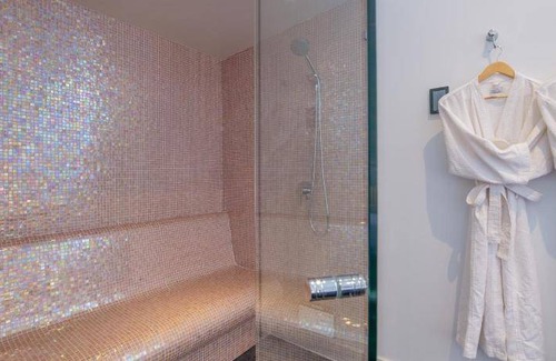 Hepburn Springs Hotel | 168 m² Hotel ∙ 2 bedrooms ∙ 127 guests