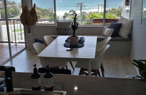 Coolum Beach Apartment | 168 m² Serviced apartment ∙ 3 bedrooms ∙ 6 guests
