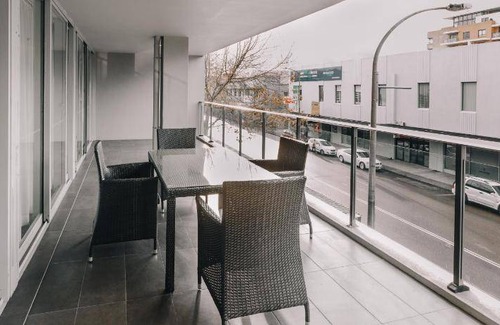 Newcastle West Apartment | 180 m² Apartment ∙ 10 guests