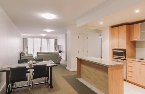 Newcastle West Apartment | 180 m² Apartment ∙ 10 guests