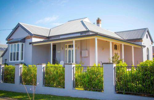 Cessnock House | 180 m² House ∙ 3 bedrooms ∙ 6 guests