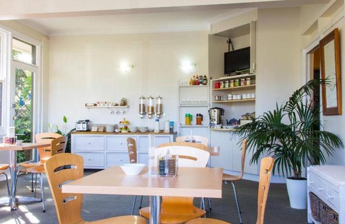 Bathurst Hotel | 180 m² Motel ∙ 3 bedrooms ∙ 15 guests