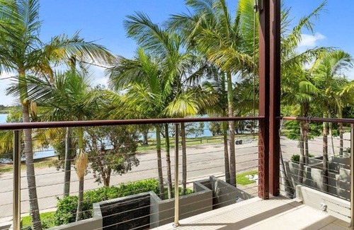 Tewantin Villa | 2/9 HILTON ESPLANADE NOOSAVILLE