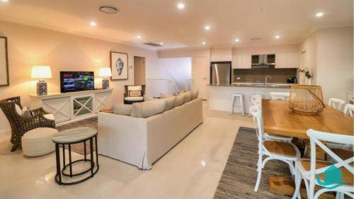 Catherine Hill Bay House | 200 m² House ∙ 4 bedrooms ∙ 8 guests