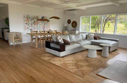 Lake Tyers Beach House | 200 m² House ∙ 4 bedrooms ∙ 11 guests