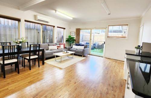 Frankston House | 200 m² House ∙ 2 bedrooms ∙ 4 guests