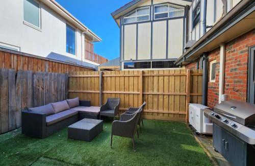 Frankston House | 200 m² House ∙ 2 bedrooms ∙ 4 guests