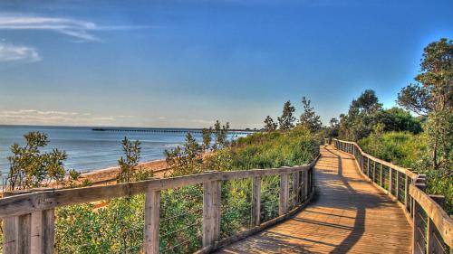 Frankston House | 200 m² House ∙ 2 bedrooms ∙ 4 guests
