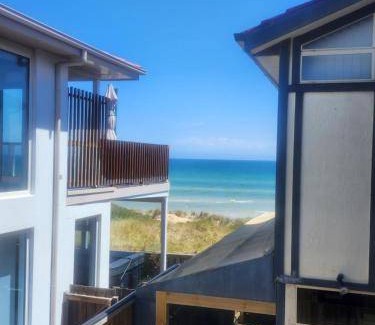 Frankston House | 200 m² House ∙ 2 bedrooms ∙ 4 guests