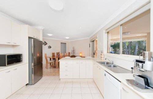 Corlette House | 2000 m² House ∙ 4 bedrooms ∙ 8 guests