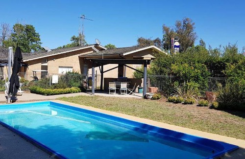 Coonabarabran Hotel | 204 m² Motel ∙ 3 bedrooms ∙ 9 guests
