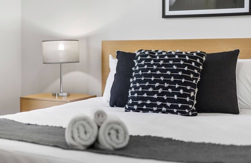 Northbridge Apartment | 207 Executive Escape 2BR+prkg Northbridg parking+pool