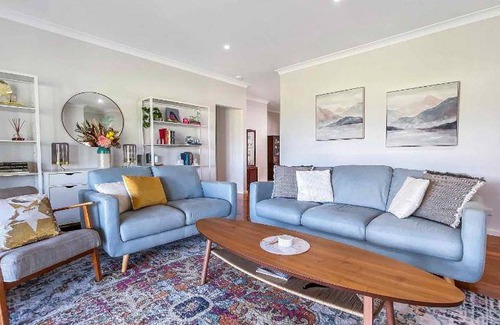 Millfield House | 210 m² House ∙ 4 bedrooms ∙ 8 guests