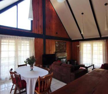 Pokolbin Ski Chalet | 221 m² Chalet ∙ 3 bedrooms ∙ 9 guests