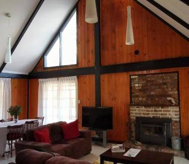 Pokolbin Ski Chalet | 221 m² Chalet ∙ 3 bedrooms ∙ 9 guests