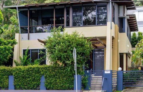 Currumbin House | 232 m² House ∙ 4 bedrooms ∙ 10 guests