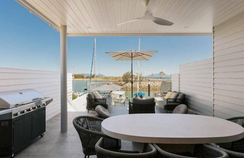 Nelly Bay House | 240 m² House ∙ 5 bedrooms ∙ 13 guests