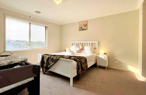 Point Cook House | 245 m² House ∙ 4 bedrooms ∙ 8 guests