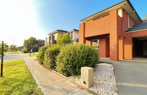 Point Cook House | 245 m² House ∙ 4 bedrooms ∙ 8 guests