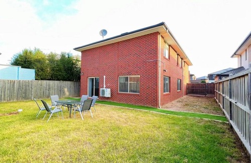 Point Cook House | 245 m² House ∙ 4 bedrooms ∙ 8 guests