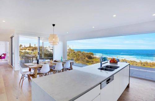 Sunrise Beach Villa | 245 m² Villa ∙ 4 bedrooms ∙ 10 guests