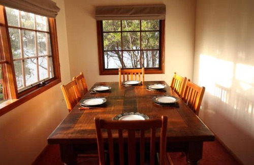 Deep Bay House | 250 m² House ∙ 20 guests