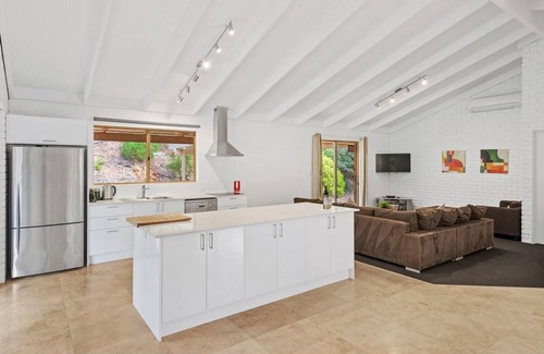Eagle Bay House | 250 m² House ∙ 3 bedrooms ∙ 6 guests