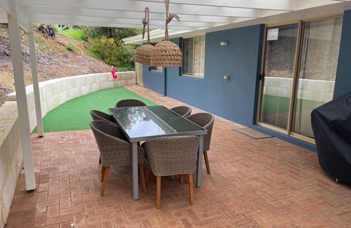 Eagle Bay House | 250 m² House ∙ 3 bedrooms ∙ 6 guests