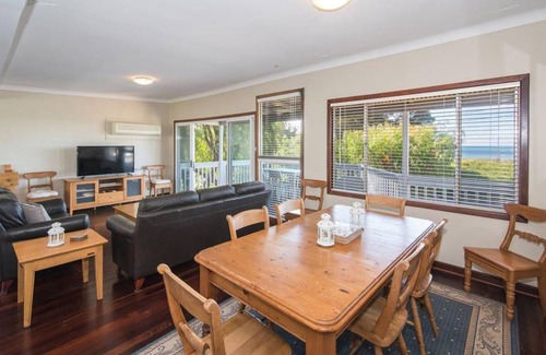 Quindalup House | 250 m² House ∙ 4 bedrooms ∙ 8 guests