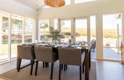 Spring Farm House | 250 m² House ∙ 4 bedrooms ∙ 8 guests