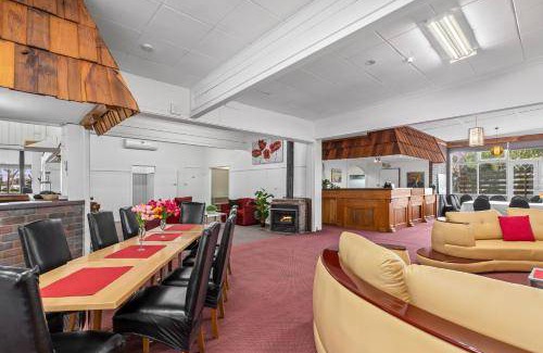 Torrumbarry Hotel | 250 m² Motel ∙ 4 bedrooms ∙ 9 guests