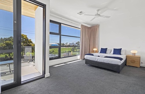 Henley Beach South House | 252 m² House ∙ 4 bedrooms ∙ 8 guests