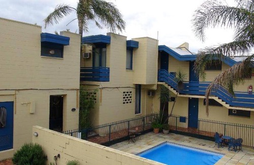 Kew Hotel | 30 m² Motel ∙ 5 guests