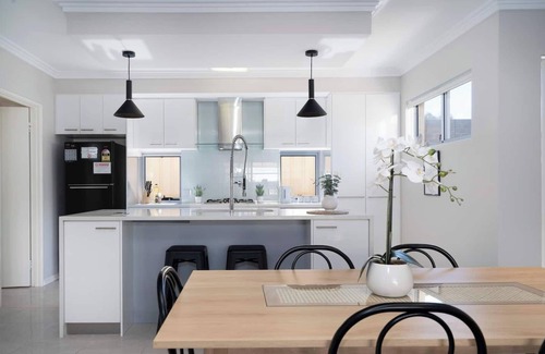 North Perth House | 30 Modern & Quiet Retreat 3BR -Walk to Dining & Shops!