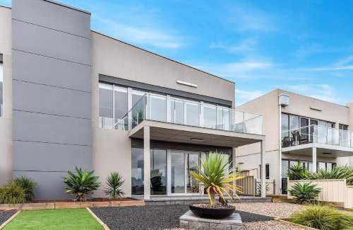 Mount Gambier Apartment | 300 m² Apartment ∙ 3 bedrooms ∙ 8 guests
