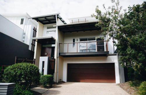 Twin Waters House | 300 m² House ∙ 4 bedrooms ∙ 9 guests