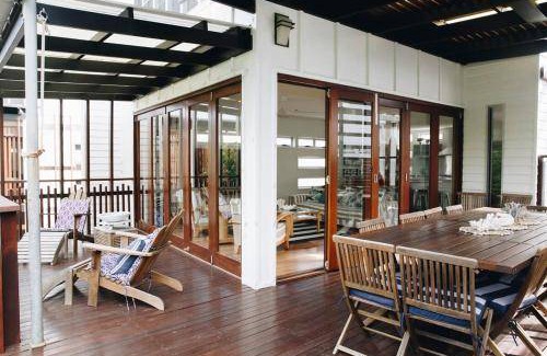 Twin Waters House | 300 m² House ∙ 4 bedrooms ∙ 9 guests