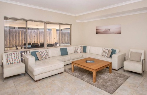 Dunsborough House | 300 m² House ∙ 5 bedrooms ∙ 8 guests