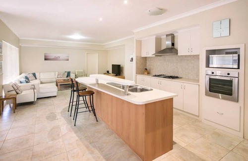 Dunsborough House | 300 m² House ∙ 5 bedrooms ∙ 8 guests